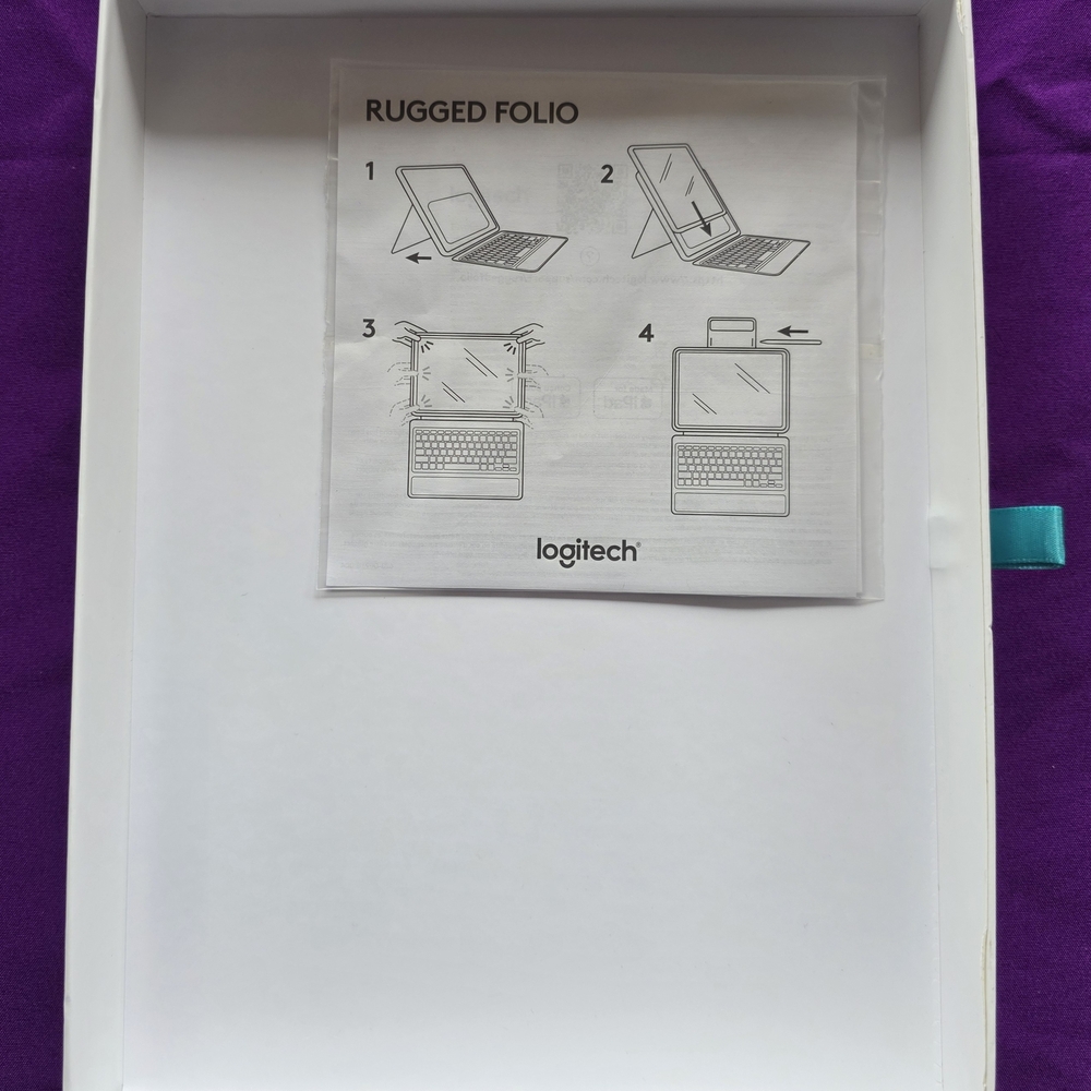 Logitech Rugged Folio for iPad  (7th and 8th Generation) - Graphite Openbox - Picture 8 of 8